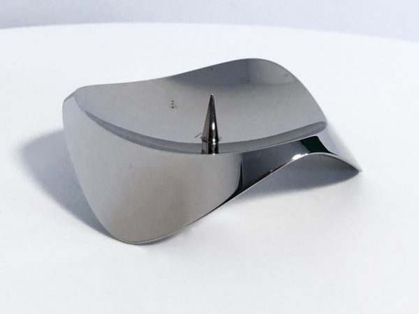 Abbildung des in dieser Anzeige angebotenen Stelton Papilio Uno Blockkerzenhalters in der polierten Edelstahlversion.