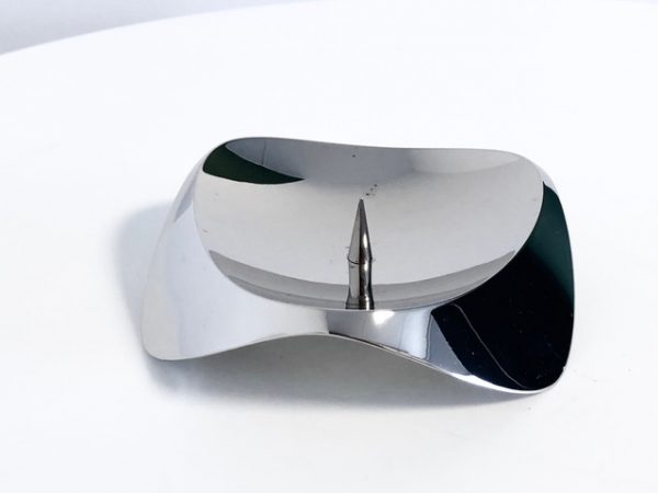 Abbildung des in dieser Anzeige angebotenen Stelton Papilio Uno Blockkerzenhalters in der polierten Edelstahlversion.