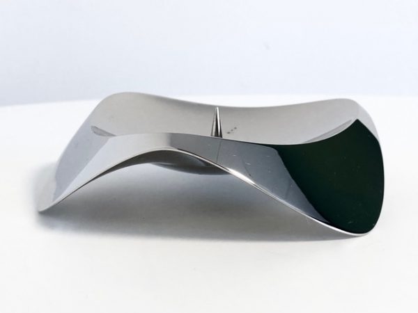 Abbildung des in dieser Anzeige angebotenen Stelton Papilio Uno Blockkerzenhalters in der polierten Edelstahlversion.