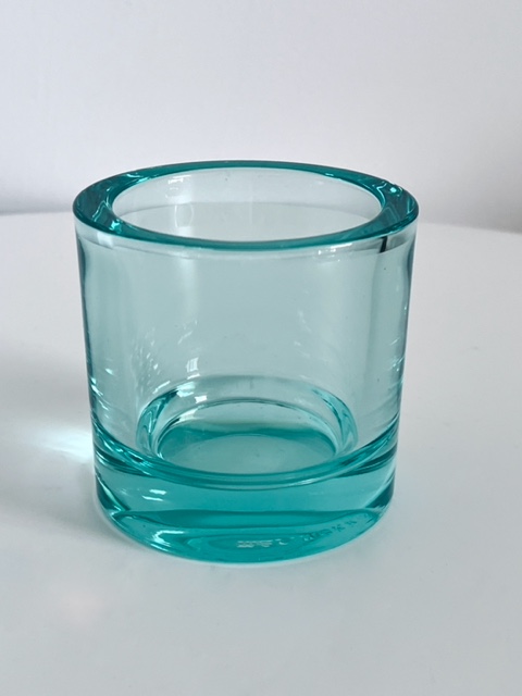Afbeelding van de Iittala Kivi 80 mm in de kleur watergroen die in deze advertentie wordt aangeboden.