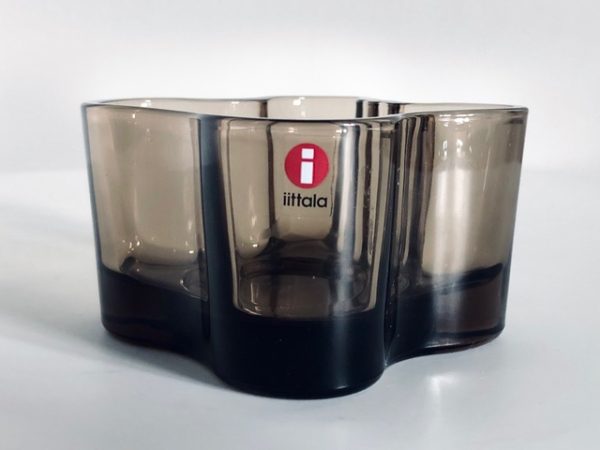 Afbeelding van de Iittala Alvar Aalto waxinelichthouder sand die in deze advertentie wordt aangeboden.