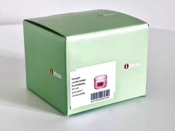 Bild des Iittala Kasthelmi Kerzenhalters in den Farben Pale Pink und Pale Pink, die in diesem Angebot enthalten sind.