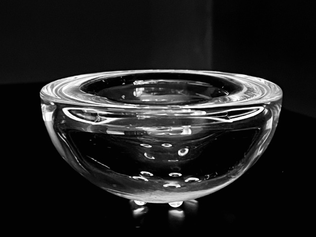 Abbildung des Iittala Ballo Teelichthalters transparent, der in dieser Anzeige angeboten wird.