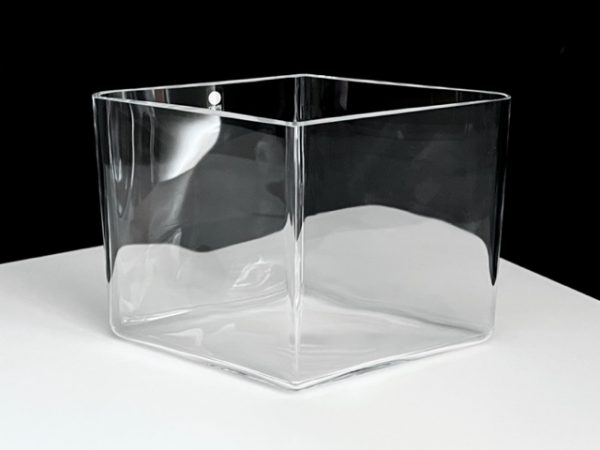 Afbeelding van de Iittala Bering vaas compleet met inleg die in deze advertentie wordt aangeboden.