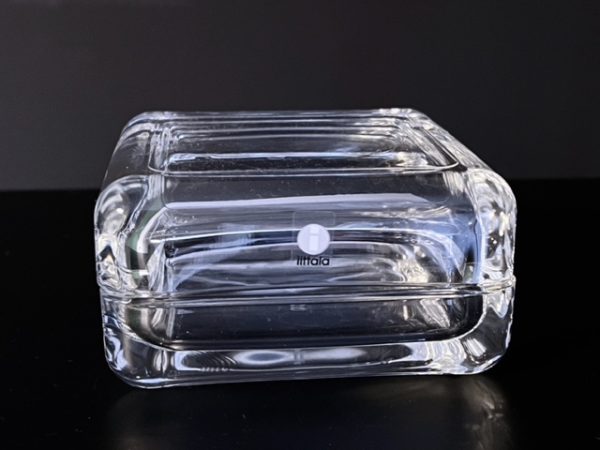 Abbildung der in dieser Anzeige angebotenen Iittala Vitriini Schmuckschatulle in der Farbe transparent mit den Maßen 10,8 cm.