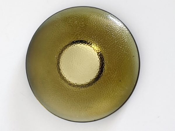Afbeelding van de Iittala Nappi waxinelichthouder in de kleur geel die in deze advertentie wordt aangeboden.