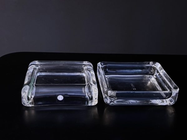 Abbildung der in dieser Anzeige angebotenen Iittala Vitriini Schmuckschatulle in der Farbe transparent mit den Maßen 10,8 cm.