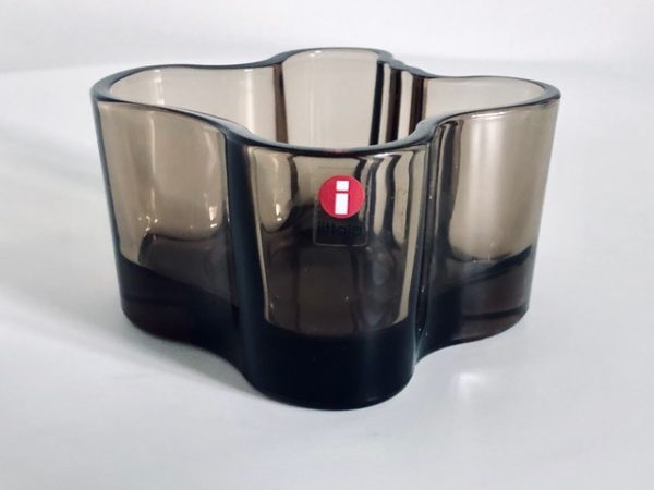 Afbeelding van de Iittala Alvar Aalto waxinelichthouder sand die in deze advertentie wordt aangeboden.
