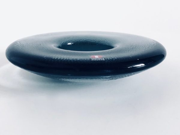 Abbildung des in dieser Anzeige angebotenen grauen Teelichthalters Nappi von Iittala.