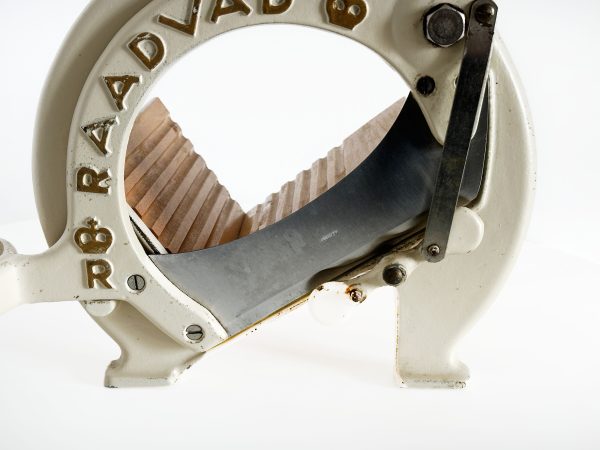 Raadvad broodsnijder beige met gouden letters