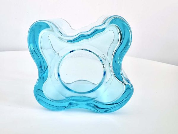 Afbeelding van de Iittala Alvar Aalto waxinelichthouder licht blauw die in deze advertentie wordt aangeboden.