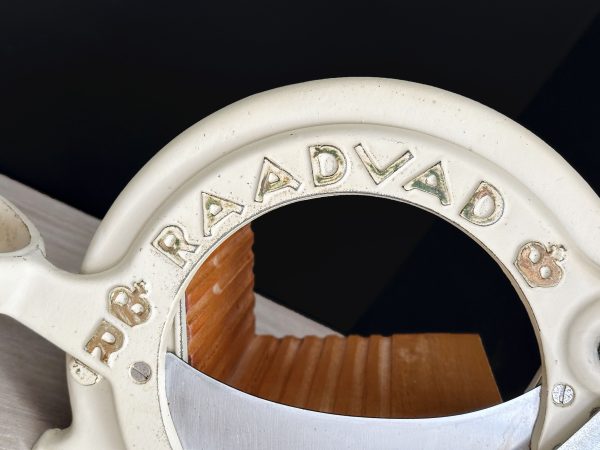 Raadvad broodsnijder beige met gouden letters