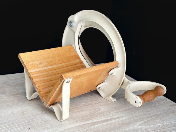 Raadvad broodsnijder beige met gouden letters