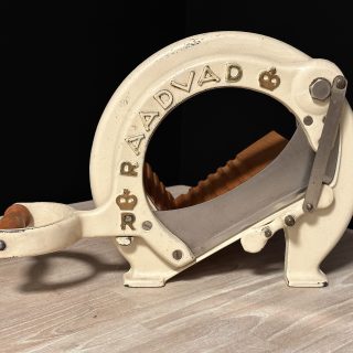 Raadvad broodsnijder beige met gouden letters