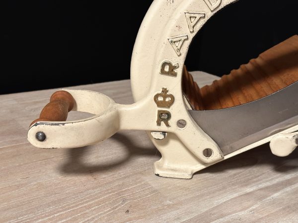 Raadvad broodsnijder beige met gouden letters
