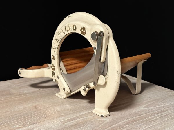 Raadvad broodsnijder beige met gouden letters