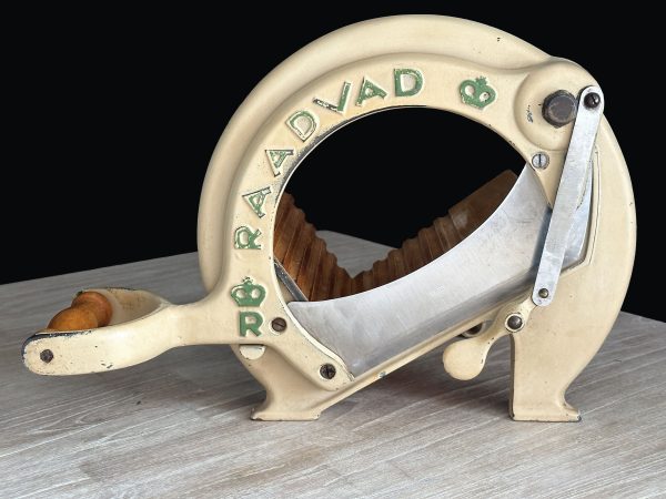 Raadvad broodsnijder beige met groene letters