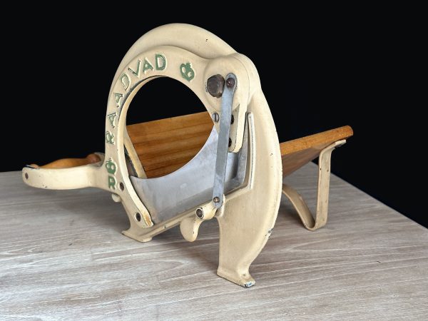 Raadvad broodsnijder beige met groene letters