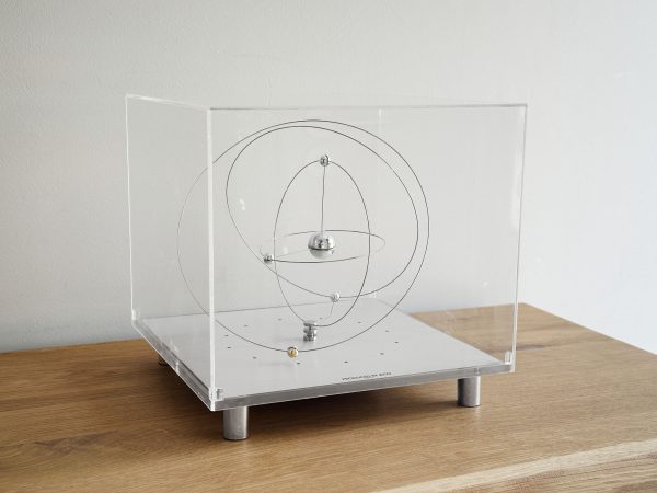 Vintage Jeco Planet Orbit Lucite Cube Klok