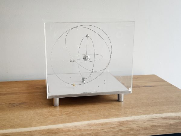 Vintage Jeco Planet Orbit Lucite Cube Klok